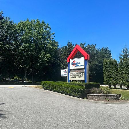 Canadian Inn Съри Екстериор снимка