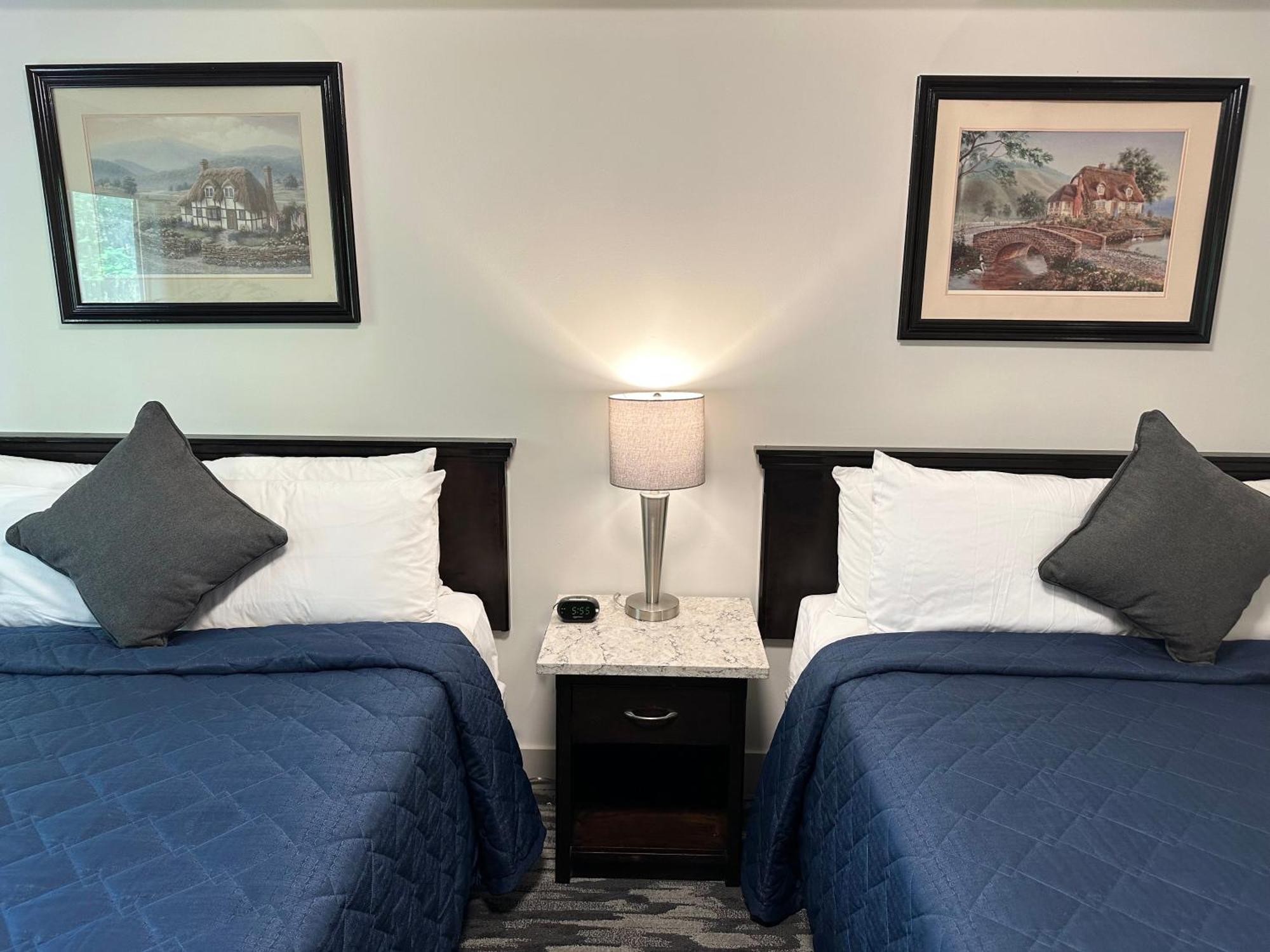 Canadian Inn Съри Екстериор снимка