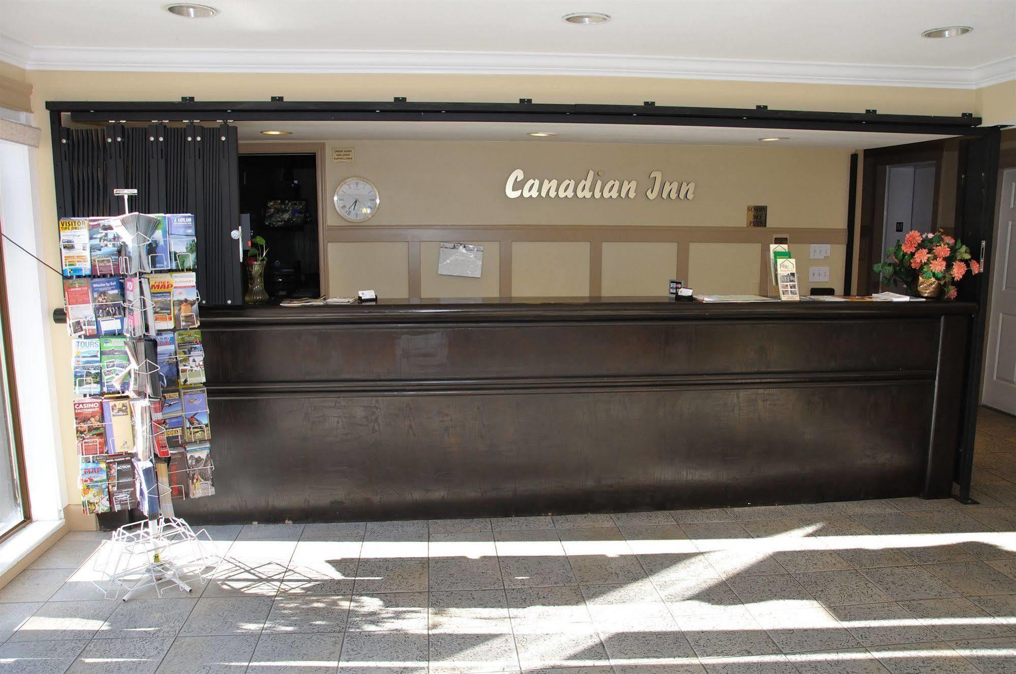 Canadian Inn Съри Екстериор снимка