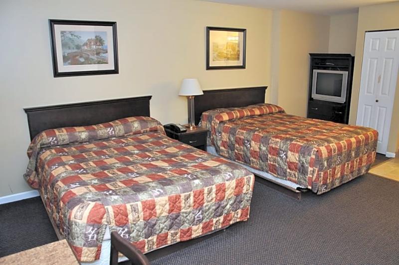 Canadian Inn Съри Екстериор снимка